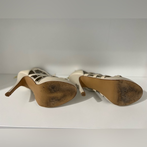 Eggshell color chain detail heels - Picture 6 of 6